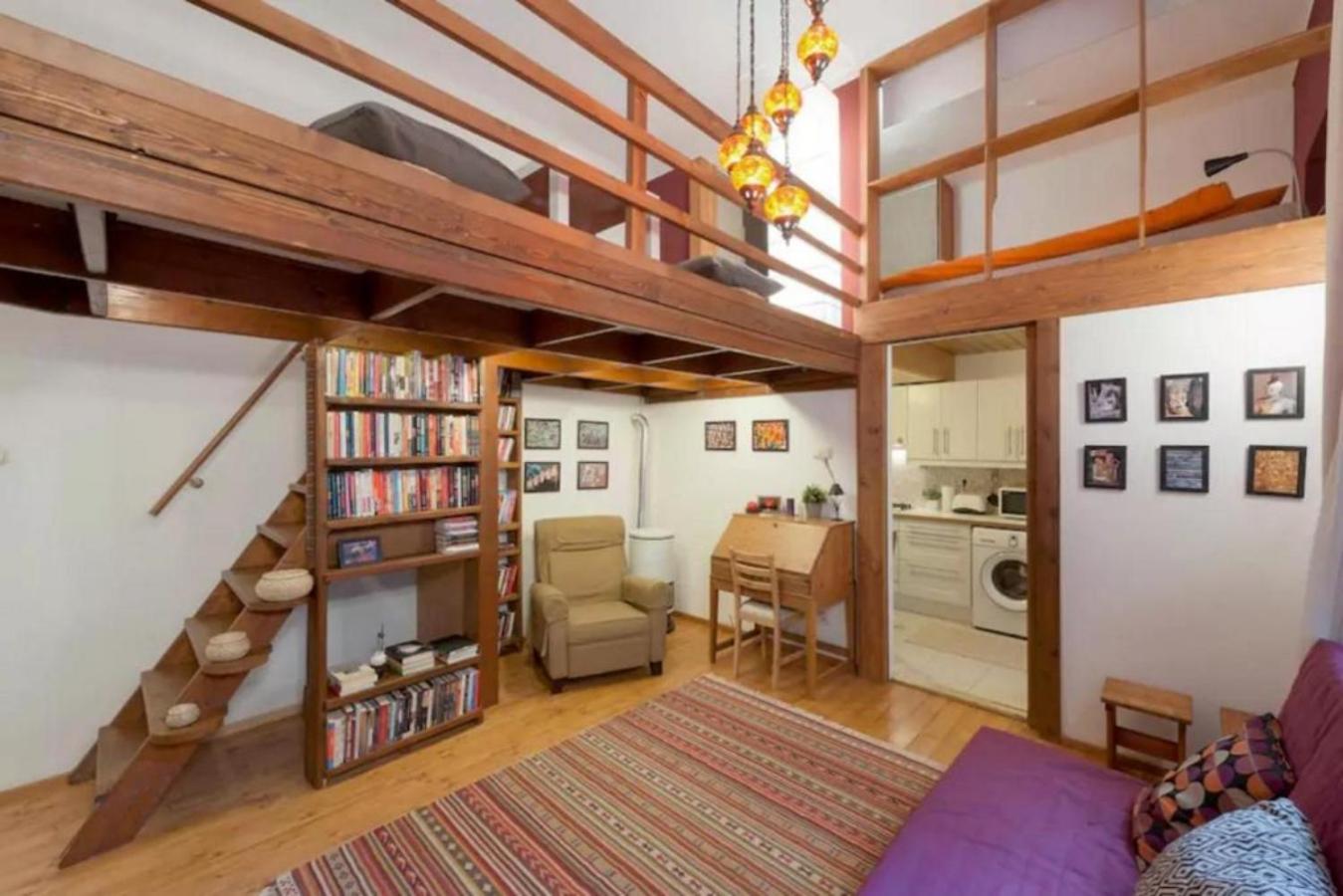 Secluded Mezzanine Near Astoria Budapešť